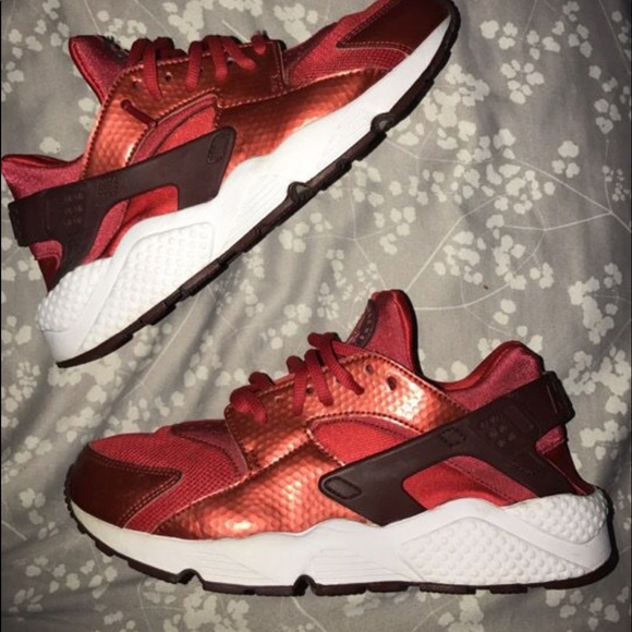 red huaraches women's size 9